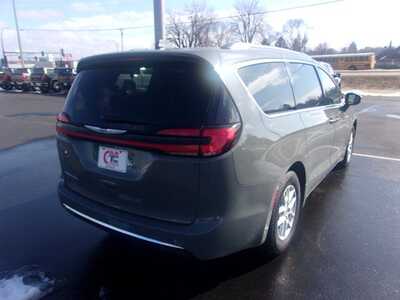 2021 Chrysler Pacifica, $16999.0. Photo 3
