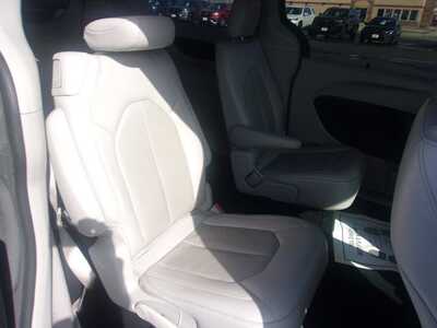 2021 Chrysler Pacifica, $16999.0. Photo 6