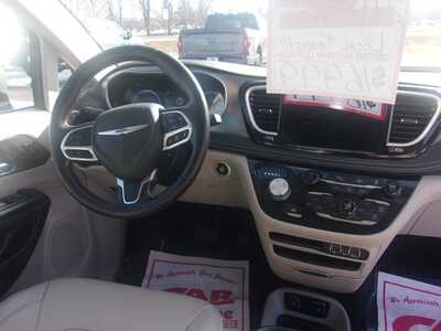 2021 Chrysler Pacifica, $16999.0. Photo 7