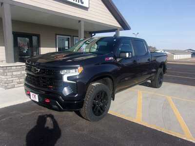 2022 Chevrolet 1500 Crew Cab, $34999.0. Photo 2