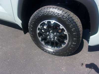 2025 Toyota Tundra Crew Cab, $44999.0. Photo 4