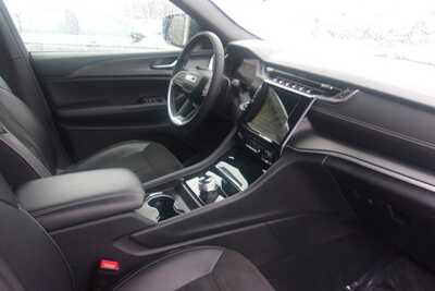 2023 Jeep Grand Cherokee L, $24999.0. Photo 6