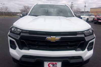 2023 Chevrolet Colorado Crew Cab, $32999.0. Photo 3