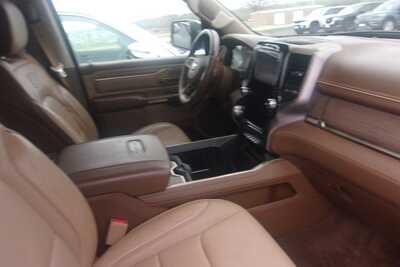 2020 RAM 1500 Crew Cab, $32999.0. Photo 8