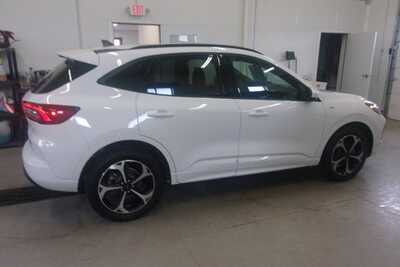 2023 Ford Escape, $17999.0. Photo 2