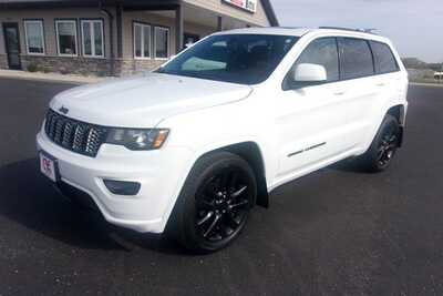 2018 Jeep Grand Cherokee, $17999.0. Photo 2
