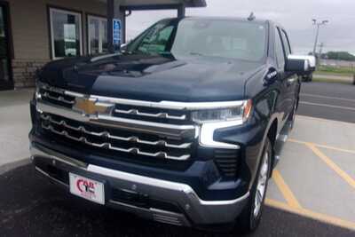 2022 Chevrolet 1500 Crew Cab, $32999.0. Photo 3