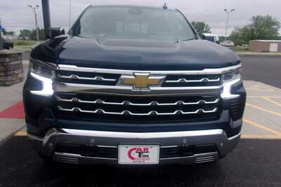 2022 Chevrolet 1500 Crew Cab, $32999.0. Photo 4
