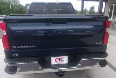 2022 Chevrolet 1500 Crew Cab, $32999.0. Photo 6