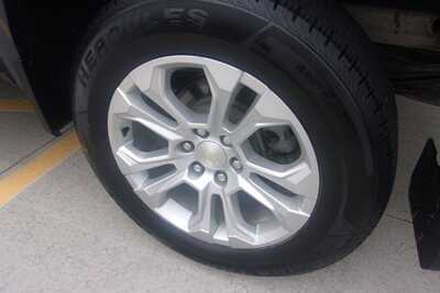 2022 Chevrolet 1500 Crew Cab, $32999.0. Photo 7