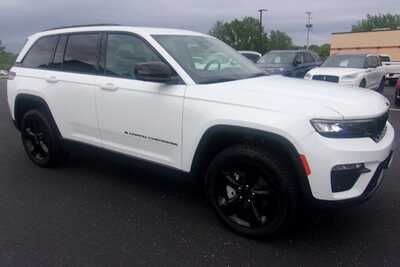 2023 Jeep Grand Cherokee, $28349.0. Photo 2
