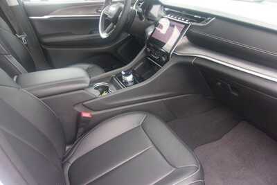 2023 Jeep Grand Cherokee, $28349.0. Photo 8