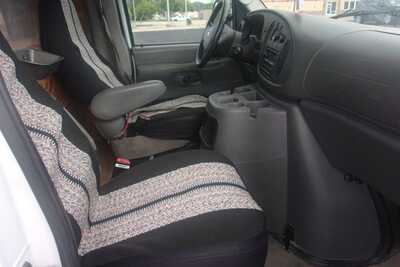2004 Ford Econoline Cargo, $3349.0. Photo 7