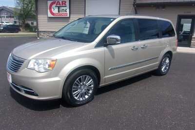 2013 Chrysler Town & Country, $7349.0. Photo 2