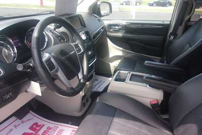 2013 Chrysler Town & Country, $7349.0. Photo 7