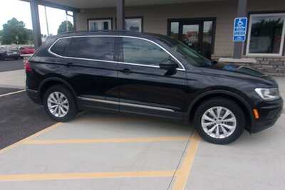 2018 Volkswagen Tiguan, $13349.0. Photo 2