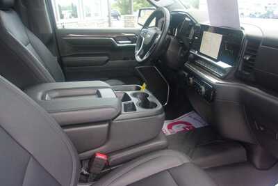 2024 Chevrolet 1500 Crew Cab, $30349.0. Photo 6