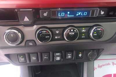 2018 Toyota Tacoma, $23349.0. Photo 10