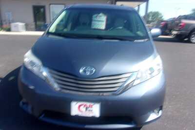 2013 Toyota Sienna, $10349.0. Photo 3
