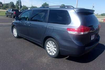 2013 Toyota Sienna, $10349.0. Photo 4