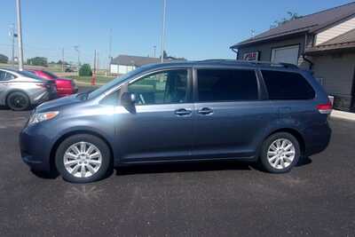2013 Toyota Sienna, $10349.0. Photo 1