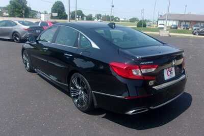2018 Honda Accord, $15349.0. Photo 4