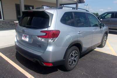 2020 Subaru Forester, $15349.0. Photo 3
