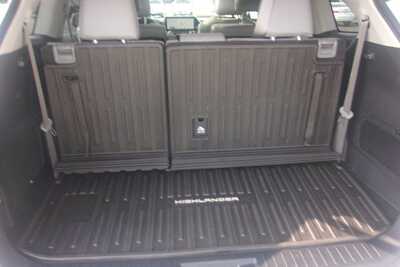 2023 Toyota Highlander, $33349.0. Photo 10