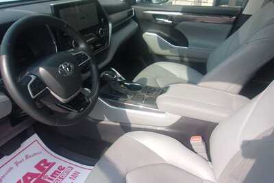 2023 Toyota Highlander, $33349.0. Photo 11