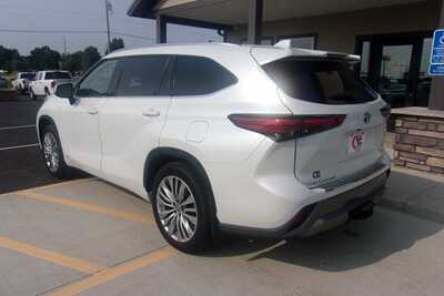 2023 Toyota Highlander, $33349.0. Photo 5