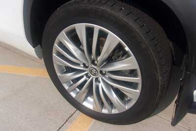 2023 Toyota Highlander, $33349.0. Photo 9