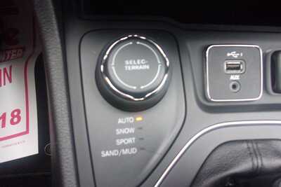 2021 Jeep Cherokee, $19349.0. Photo 10