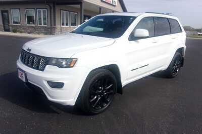2018 Jeep Grand Cherokee, $18349.0. Photo 2