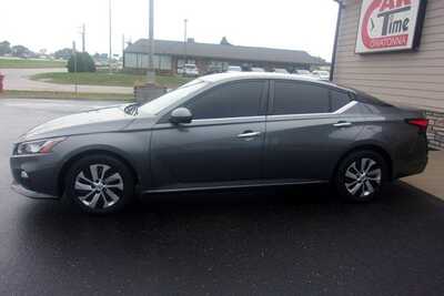 2020 Nissan Altima, $13349.0. Photo 2