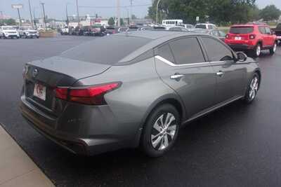 2020 Nissan Altima, $13349.0. Photo 5