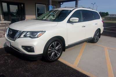 2017 Nissan Pathfinder, $13349.0. Photo 2