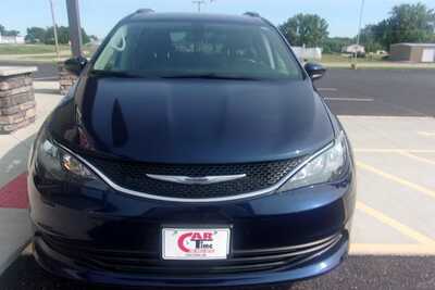 2020 Chrysler Voyager, $0. Photo 3