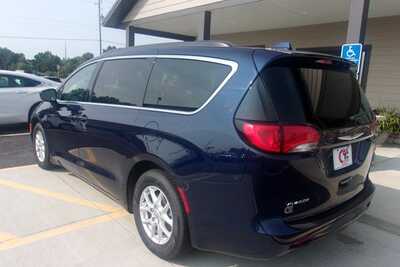2020 Chrysler Voyager, $0. Photo 5