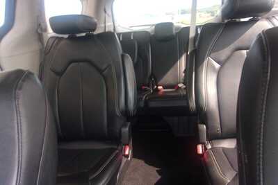 2020 Chrysler Voyager, $0. Photo 8