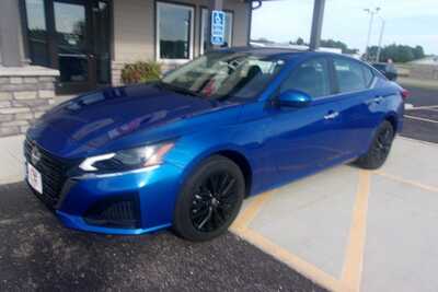 2025 Nissan Altima, $20349.0. Photo 3