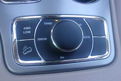 2020 Jeep Grand Cherokee, $18349.0. Photo 11