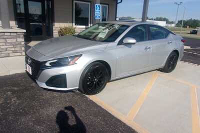 2025 Nissan Altima, $20349.0. Photo 3