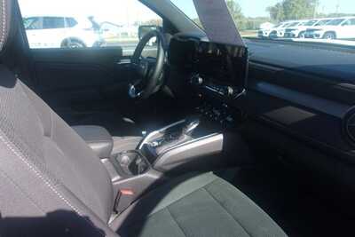 2024 Chevrolet Colorado Crew Cab, $26349.0. Photo 9