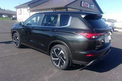 2022 Mitsubishi Outlander, $18349.0. Photo 4