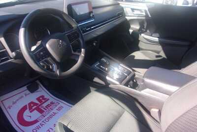 2022 Mitsubishi Outlander, $18349.0. Photo 6