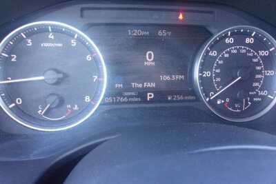 2022 Mitsubishi Outlander, $18349.0. Photo 9