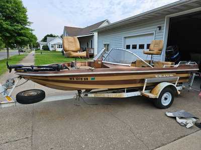 1981 Canjun bass boat, $2500. Photo 6