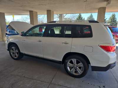 2013 Toyota Highlander, $8950. Photo 3