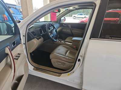2013 Toyota Highlander, $8950. Photo 5