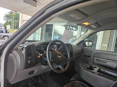 2012 Chevrolet 2500 Reg Cab, $5990. Photo 5